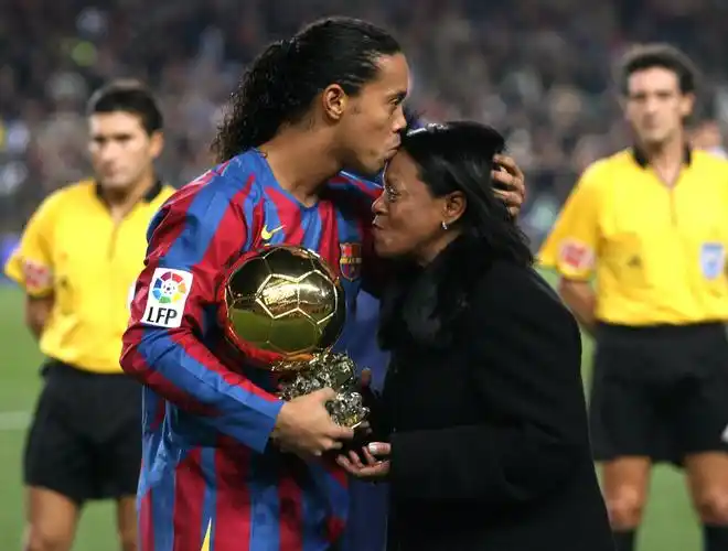 扮演着至关 扮演着至关